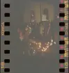 Tända ljus vid högtidlighållandet av årsdagen för mordet på Olof Palme.