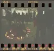 Tända ljus vid högtidlighållandet av årsdagen för mordet på Olof Palme.