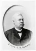 Greven och landshövdingen i Kronobergs län, Gustaf Harald Spens, Växjö, 1896.
Bröstbild, halvprofil. Ateljéfoto
Jfr PMV0050.