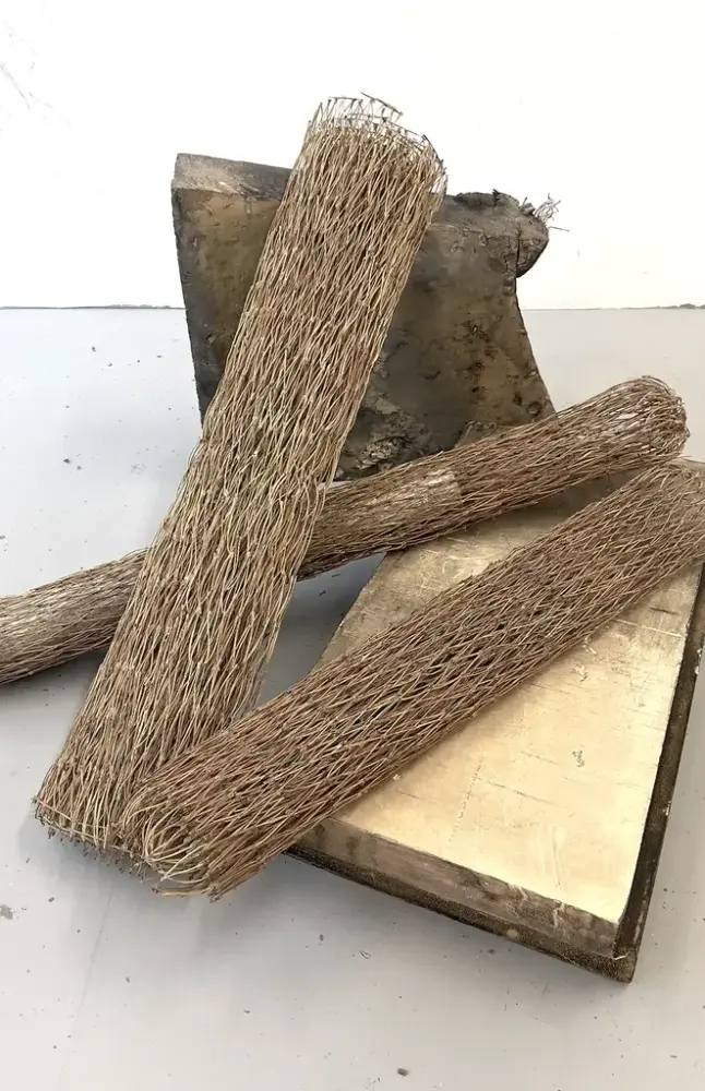Kunstinstallasjon - stokker 